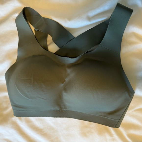 Lululemon sports bra - Picture 3 of 4